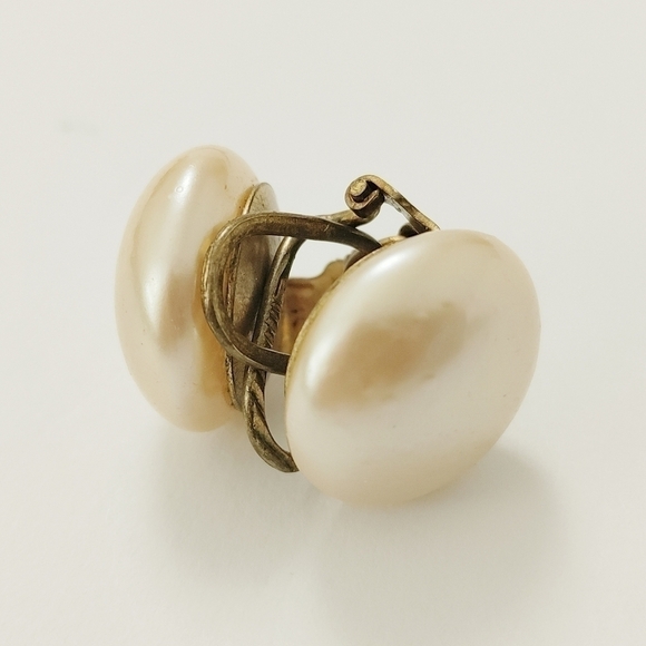 PEARL CLIP Earrings Vintage Dome 1950 Retro Lusterous Gorgeous Retro Antique - Picture 9 of 10